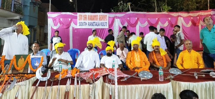 कुल्टी दक्षिण रानीतालाब कुशवाहा संघ की ओर से हर्षोल्लास के साथ महाबीर अखाडा के साथ किया पगड़ी का वितरण.