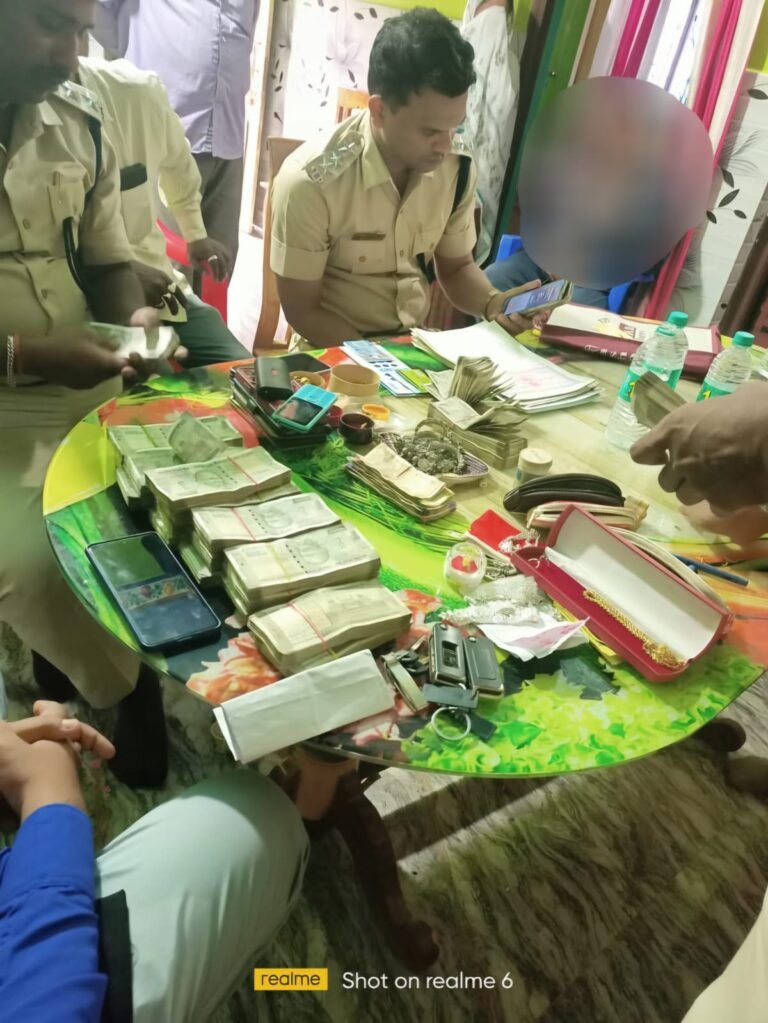 *غیر قانونی مویشی اسمگلنگ کے خلاف بڑی کارروائی، تین اضلاع میں بیک وقت چھاپے، کروڑوں کی نقدی و سامان ضبط*