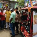 कुल्टी ब्लॉक भाजपा ने तृणमूल ओर उसके श्रमिक संगठन पर कुल्टी मे गंदी राजनीति का लगाया आरोप, बस स्टैंड मे बस को रोक किया बिरोध प्रदर्शन .