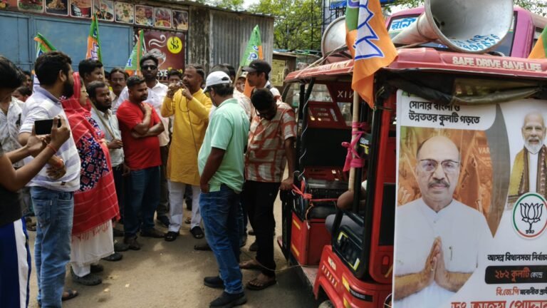 कुल्टी ब्लॉक भाजपा ने तृणमूल ओर उसके श्रमिक संगठन पर कुल्टी मे गंदी राजनीति का लगाया आरोप, बस स्टैंड मे बस को रोक किया बिरोध प्रदर्शन .