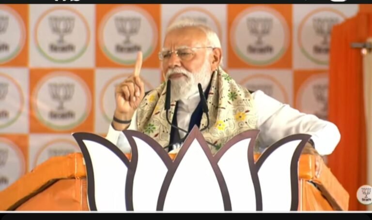 भाजपा के स्टार प्रचारक और देश के प्रधानमंत्री नरेंद्र मोदी ने आसनसोल स्टेडियम में एक विशाल जनसभा को संबोधित किया।