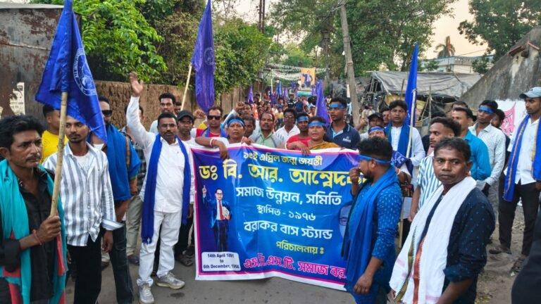 बराकर एससी, एसटी, समाज की ओर से बाबा साहेब भीम राव अम्बेडकर के जन शताब्दी वर्ष पर निकला भब्य जुलुस.