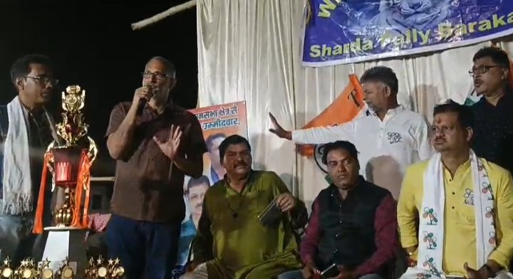 कुल्टी चुनावी हाई वोल्टेज के बीच आयोजित एक दिवसीय नाइट क्रिकेट टूर्नामेंट का उद्घाटन अभिजीत घटक ने किया