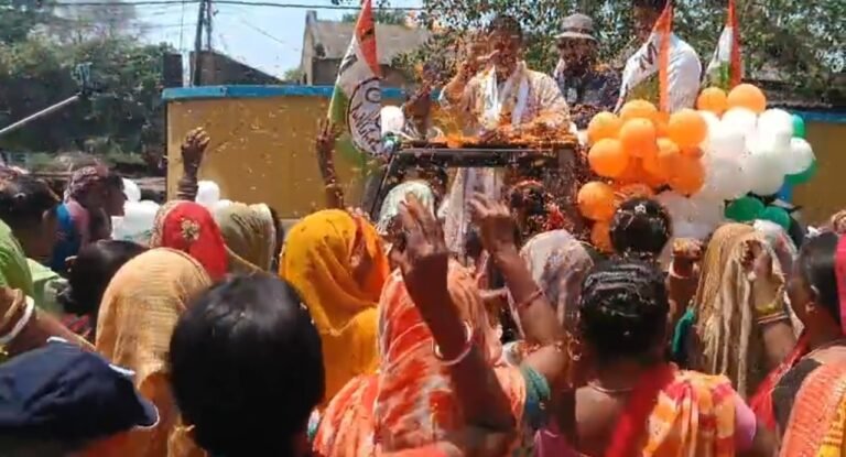 बांग्ला नव वर्ष पर तृणमूल प्राथी के समर्थन मे वार्ड 58 मे तृणमूल पार्षद संजय ने बाईक जुलुस कर दिखाया शक्ति प्रदर्शन.