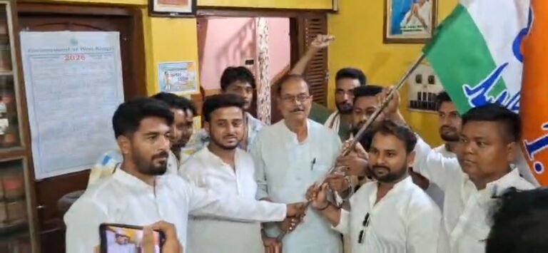 चुनाव से पहले AJUP को बड़ा झटका: कुलटी से उम्मीदवार ताहिर खान सहित 50 ने थामा तृणमूल का दामन