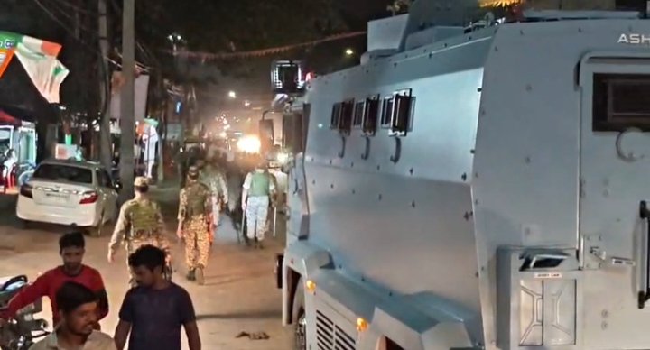 कश्मीर के माइंस और बुलेट प्रूफ गाड़ी लेकर रूट मार्च किया केंद्रीय बल ने कुल्टी विधानसभा में