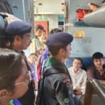 *आसनसोल मंडल में स्वच्छता जागरूकता अभियान जारी*  *स्काउट्स, गाइड्स, रोवर्स एवं रेंजर्स ने ट्रेनों और स्टेशनों पर स्वच्छता का संदेश फैलाया*