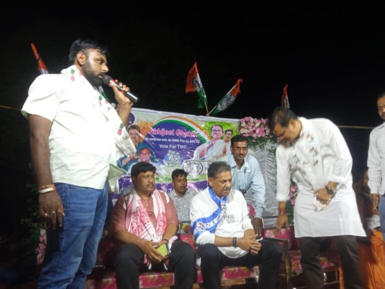 तृणमूल प्राथी अभजीत के समर्थन मे सांसद सह पुर्व क्रिकेटर कृति आज़ाद ने की चुनावी सभा.