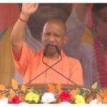 पुरुलिया जिले की जयपुर विधानसभा सीट से बीजेपी के उम्मीदवार विश्वजीत महतो के समर्थन में सोमवार को चुनावी सभा करने आए योगी