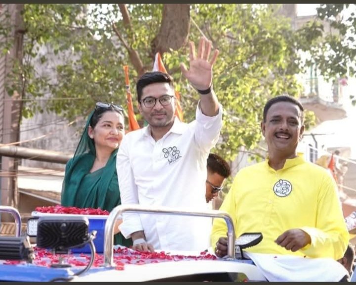 प्रदीप सरकार के पक्ष में खड़गपुर में अभिषेक बनर्जी का रोड शो,