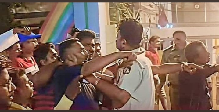 *मिदनापुर में स्ट्रांग रूम के बाहर तनाव, पुलिस के दखल से हालात काबू में।*