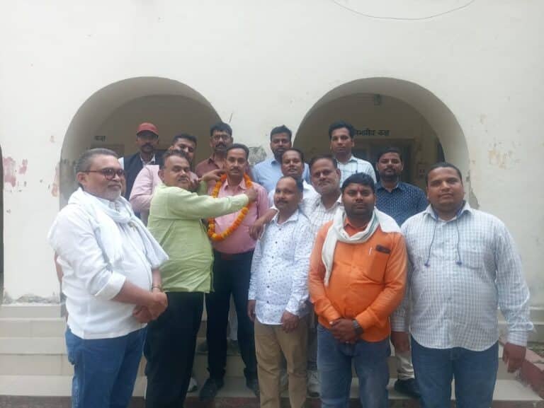 तीसरी बार तहसील अध्यक्ष चुने गए धर्मेन्द्र मिश्रा,पत्रकार हितों के संघर्ष का लिया संकल्प। पत्रकारों के हित की लड़ाई के लिए होगा संघर्ष- जिलाध्यक्ष। मेंहदावल, संत कबीर नगर, उत्तर प्रदेश। 