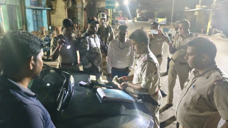 बंगाल झारखण्ड नाका बराकर चेकपोस्ट पर जांच के दौरान राजा फर्नीचर के एक 1,लाख 60 हज़ार आठ सौ रुपया जप्त.