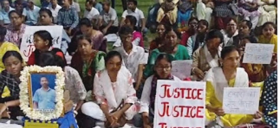 *چترنجن میں قومی ہاکی کھلاڑی ایرک لکڑا کے قتل معاملے پر عوام سڑکوں پر، تھانے کے سامنے ’رات جاگو‘ دھرنا*