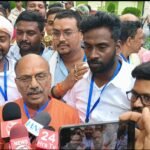पश्चिम बंगाल मे भाजपा की सुनामी मे तृणमूल का सफाया, पश्चिम बर्दवान की नो मे से नो सीटों जीतकर भाजपा ने लहराया परचम,   पश्चिम बर्दवान मे तृणमूल के दो मंत्री, मेयर, पार्टी के जिला अध्यक्ष बुरी तरह हारे. 
