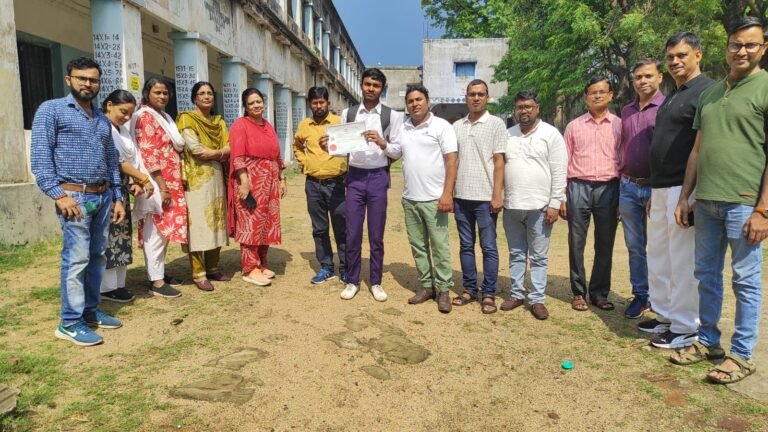 बराकर के चार स्कूलों में मेधावियों का जलवा: बोर्ड परीक्षा में मृत्युंजय, आशिफ, रोनोजीत और नेहा बने टॉपर