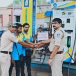 बराकर में ‘नो हेलमेट-नो पेट्रोल’ अभियान: पुलिस ने पेट्रोल पंपों पर पोस्टर लगाकर लोगों को किया जागरूक