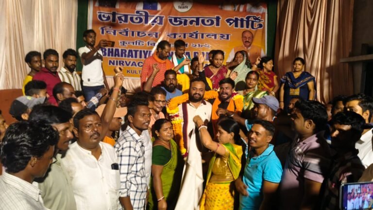 कुल्टी में भाजपा की बंपर जीत: वार्ड 62 के कार्यकर्ताओं ने 'चुनावी चाणक्य' केशव पोद्दार का किया भव्य नागरिक अभिनंदन