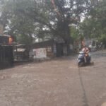 चुनावी मौसम बीता पर नहीं बदले सांकतोड़िया-डिसरगढ़ मार्ग के दिन, धूल और कीचड़ से राहगीर बेहाल