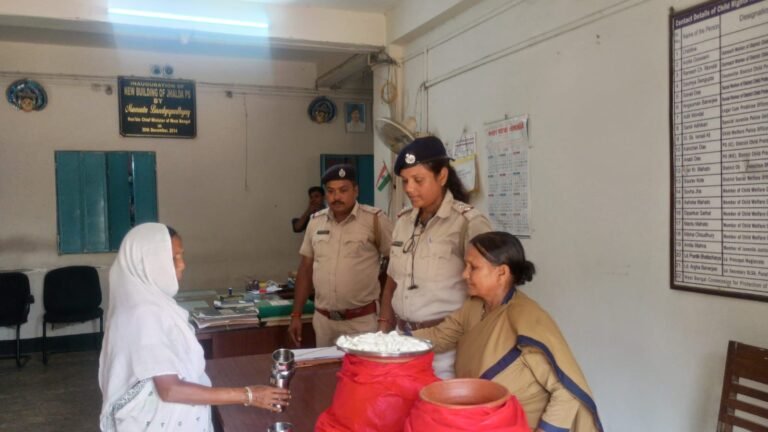 पुरुलिया पुलिस की नई पहल: थानों में आने वाले फरियादियों से शालीनता से पेश आने और त्वरित मदद के कड़े निर्देश