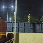 कुल्टी रेलवे स्टेशन पर मालगाड़ी की 4 बोगियों में लगी भीषण आग, मची अफरा-तफरी; जांच शुरू।