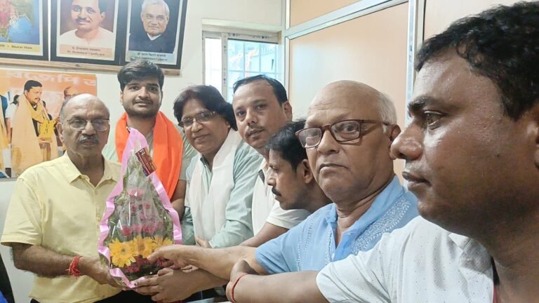 कुल्टी सर्व विश्वकर्मा समाज विकास परिषद ने किया विधायक का अभिनंदन, रोजगार और शिक्षा पर हुई चर्चा