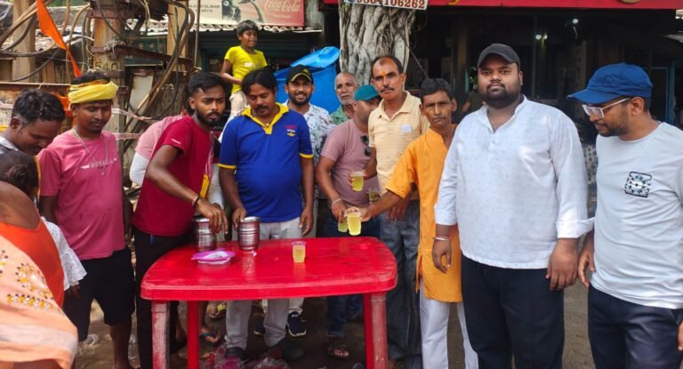 भीषण गर्मी में राहगीरों को मिला राहत का घूंट, यंग बंगाल एंड जातिया संघा क्लब ने पिलाया ठंडा शरबत