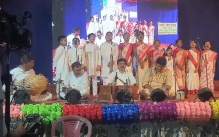 सुर-ताल और कविताओं से सजी शाम: नबारून कम्युनिटी सेंटर में गूँजी रवींद्र संगीत की तान