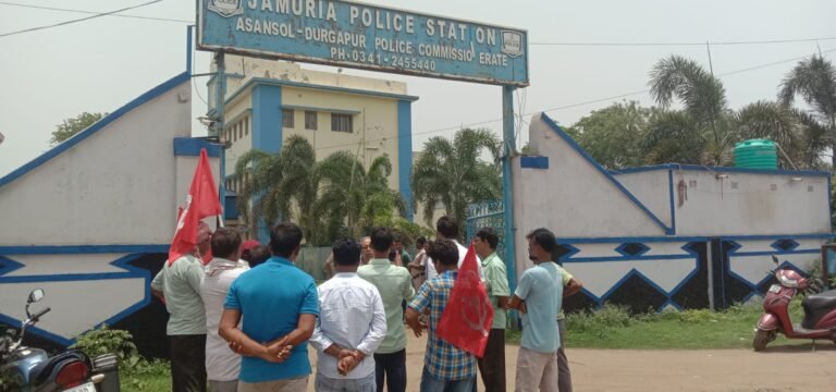 পবিত্র ঈদ-উল-আযহা উপলক্ষে কুরবানি উৎসব শান্তিপূর্ণভাবে পালনের দাবিতে আজ ভারতের কমিউনিস্ট পার্টি (মার্কসবাদী) জামুরিয়া অজয় পশ্চিম এরিয়া কমিটির পক্ষ থেকে জামুড়িয়া থানায় একটি স্মারকলিপি প্রদান করা হয়।