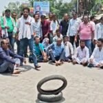 অভিষেক ব্যানার্জির হেনস্থার ঘটনায় ফুঁসে উঠল তৃণমূল: নিয়ামতপুরে টায়ার জ্বালিয়ে বিক্ষোভ, পুলিশের সাথে ধস্তাধস্তির পর বিশাল প্রতিবাদ মিছিল