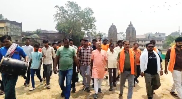 कुल्टी में आस्था और आत्मविश्वास का प्रदर्शन, डॉ. अजय पोद्दार ने तेज की चुनावी तैयारियां