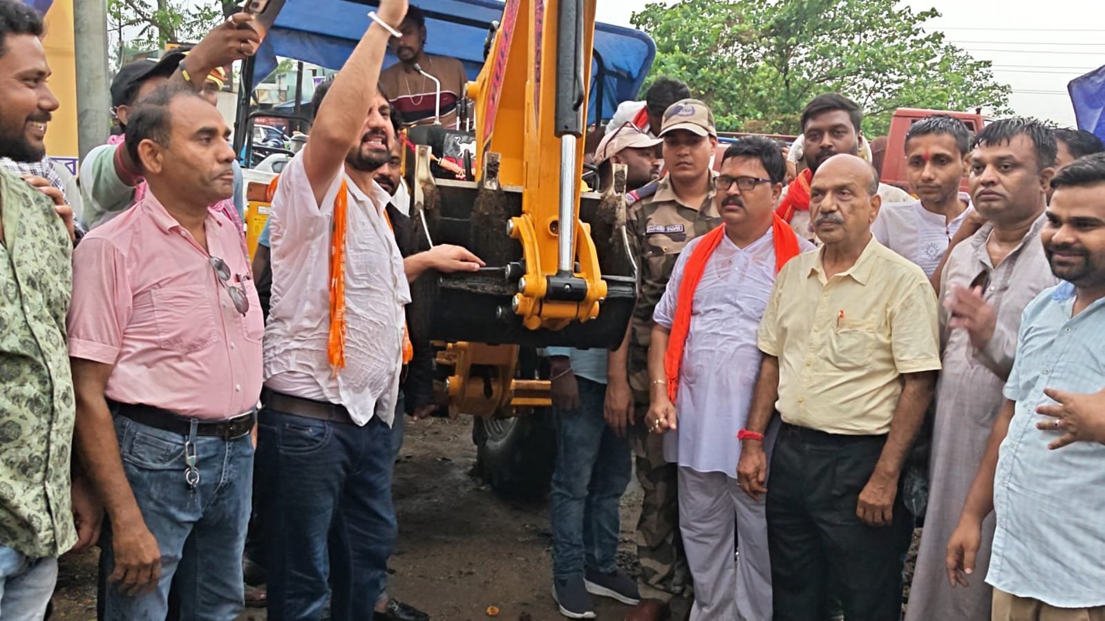 ऐतिहासिक क्षण: कुल्टी में विधायक डॉ. अजय कुमार पोद्दार ने किया बाबासाहेब डॉ. भीमराव अंबेडकर की विशाल मूर्ति का शिलान्यास