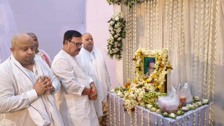 पूर्व महाप्रबंधक कृष्ण कुमार तिवारी को दी गई भावभीनी श्रद्धांजलि, उमड़ा जनसैलाब