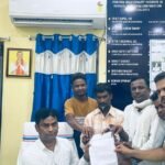 जामुड़िया में रुके विकास कार्यों और नागरिक समस्याओं को लेकर कांग्रेस ने बोरो चेयरमैन को सौंपा ज्ञापन