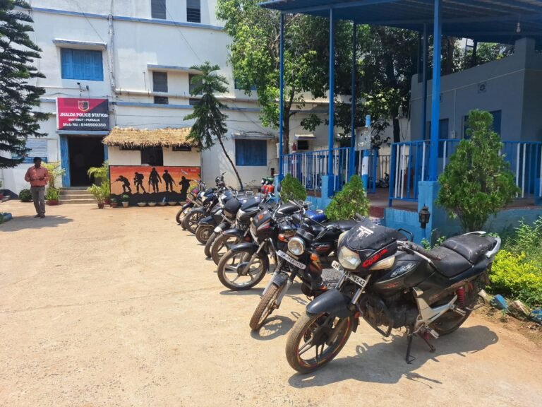 झालदा स्टेशन के पास से बाइक चोरी का खुलासा, मास्टरमाइंड सहित 3 गिरफ्तार, 9 दोपहिया वाहन बरामद