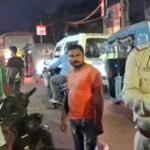 नियामतपुर मोड़ पर नो-पार्किंग में खड़े वाहनों पर पुलिस का डंडा, काटे गए चालान
