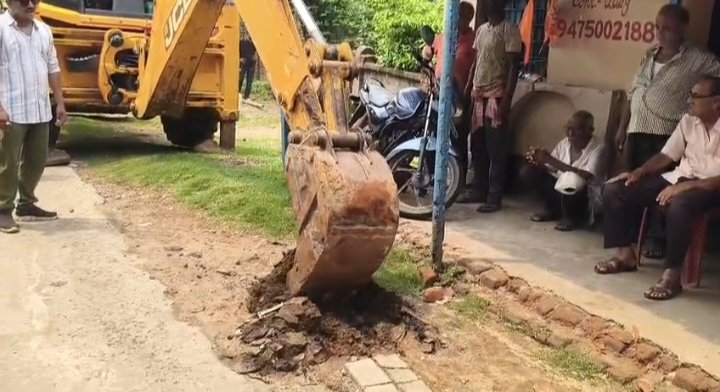 विधायक अरिजीत राय की पहल पर सेन रेले बी ब्लॉक में घरेलू पेयजल कनेक्शन कार्य शुरू