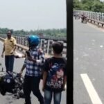 शादी का कार्ड देने निकले पिता की सड़क हादसे में मौत, बेटा गंभीर घायल  डिबुडीह ब्रिज पर अवैध कोयला लदे ऑटो ने बाइक को मारी टक्कर, चालक फरार