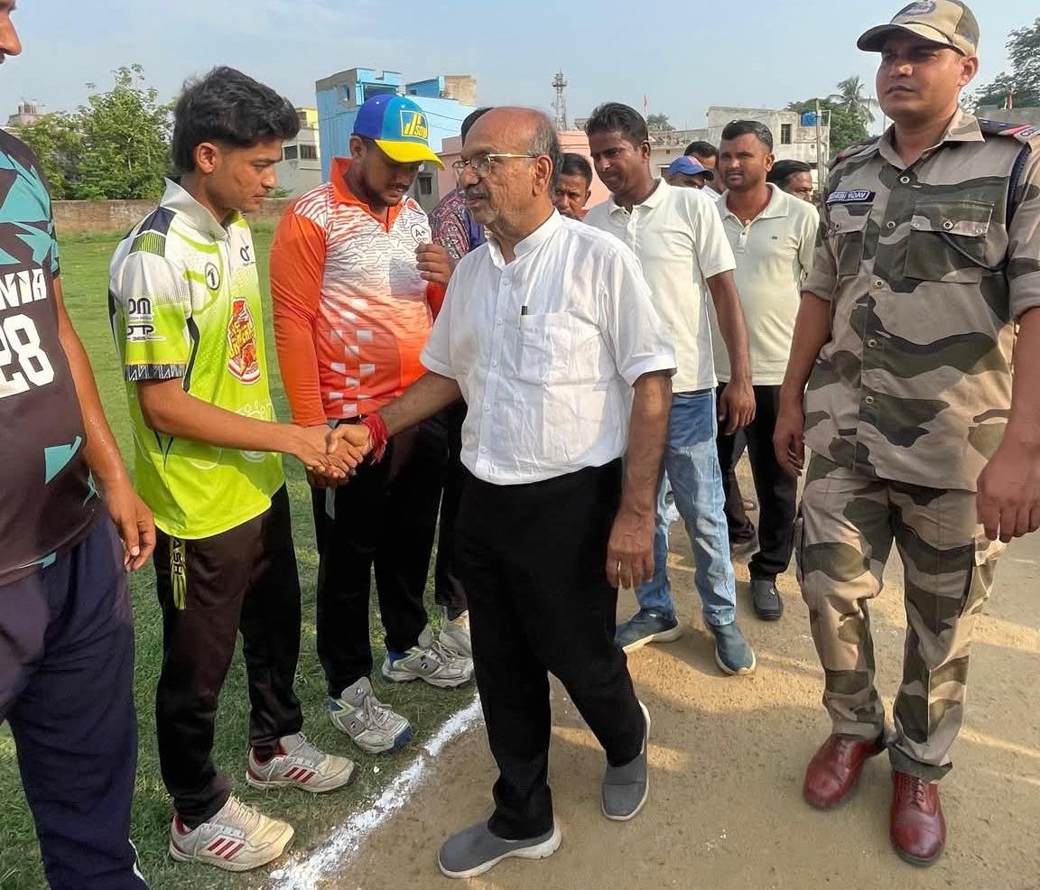 रोमांचक मुकाबले के साथ संपन्न हुआ ‘मनबड़िया प्रीमियर लीग’, फाइनल में भिड़ीं कुल्टी और नियामतपुर की टीमें