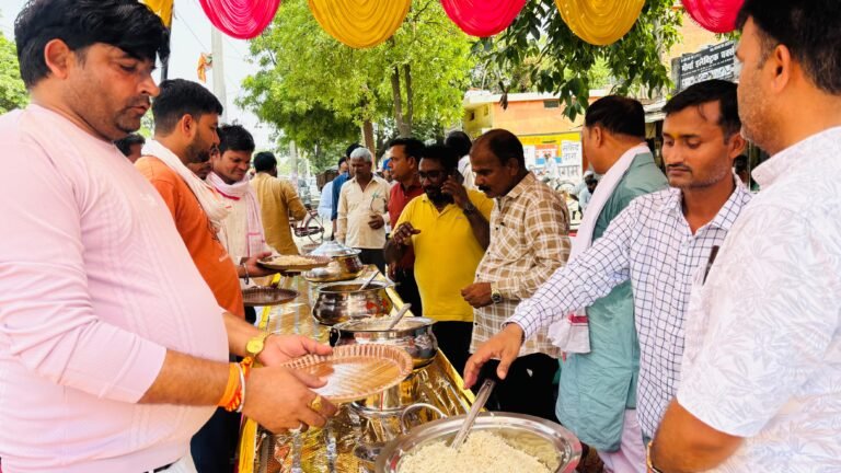 جرنلسٹ ایسوسی ایشن، سدھارتھ نگر نے جیشٹھ کے مہینے کے آخری منگل کو ایک عظیم الشان دعوت کا اہتمام کیاانڈین