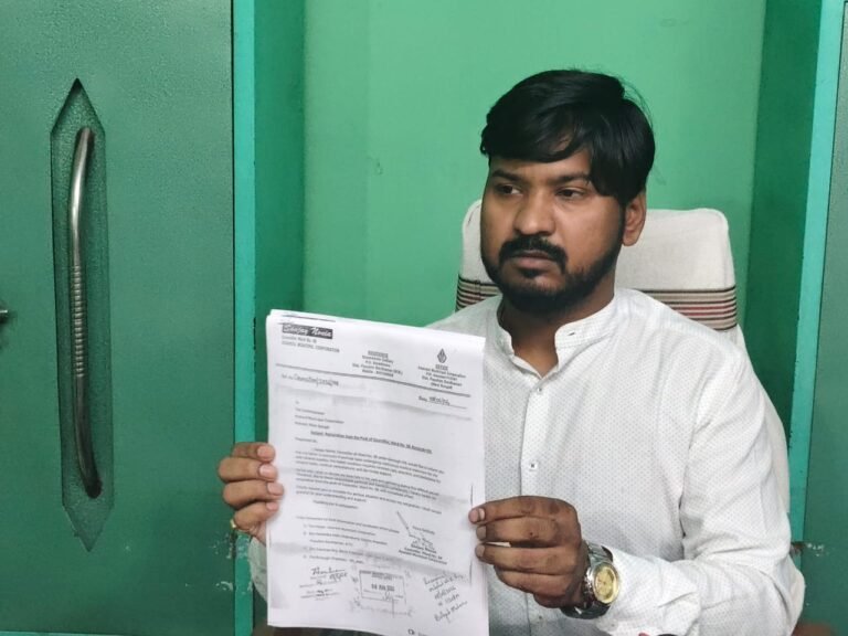 राजनीतिक हलचल: आसनसोल में TMC को बड़ा झटका, पार्षद संजय नोनिया का पार्टी और पद से इस्तीफा  पिता की बीमारी को बताया वजह; मेयर और ब्लॉक अध्यक्ष को सौंपी त्यागपत्र की कॉपी