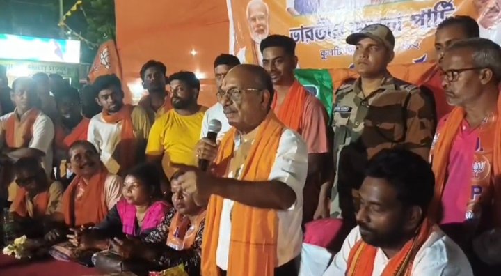 भाजपा युवा मोर्चा ने किया वरिष्ठ कार्यकर्ताओं और मंत्री अजय पोद्दार का सम्मान; सरकार की योजनाओं को घर-घर पहुँचाने का संकल्प