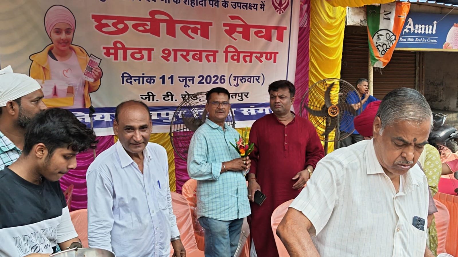 शहीद गुरु अर्जन देव की याद में राहगीरों के बीच बांटा गया ठंडा शरबत व जल