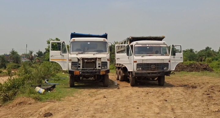 मेलाकोला बाईपास के पास तालाब से मिट्टी कटाई पर उठे सवाल, ग्रामीणों ने की जांच की मांग