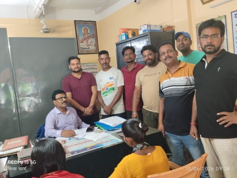 सुविधाओं की मांग: भाजपा मंडल ने किया बेगुनिया के स्कूलों का दौरा