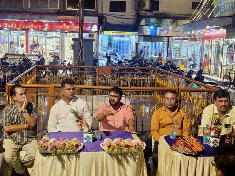 গত 04 তারিখে পশ্চিমবঙ্গে জাতীয়তাবাদী সরকারের স্থাপনা হওয়ার পরই কিছু অতি উৎসাহী নব্য বিজেপি, যারা রাতারাতি জার্সি বদল করে, তারা হঠাৎ বার্নপুর শিল্পাঞ্চলের মিনি মার্কেটে বাজার কার্যালয় বল পূর্বক নিজেদের দখলে নিয়ে নেয়।