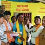 मैथन डैम में देवदूत बना नाविक ताजुद्दीन: जान दांव पर लगा डूबते हुए 12 पर्यटकों को बचाया, नेताओं ने किया सम्मानित