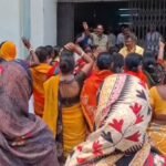 शिक्षक जितेंद्र नोनिया की गिरफ्तारी पर भड़कीं स्थानीय महिलाएँ; कोर्ट परिसर में जोरदार प्रदर्शन, मुख्यमंत्री से हस्तक्षेप की माँग