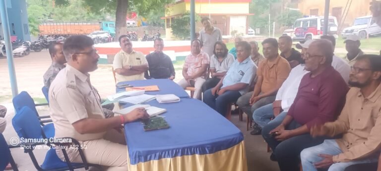 मुहर्रम पर दिखेगी गंगा-जमुनी तहजीब: चिरकुंडा में बंगाल-झारखंड अखाड़ा कमेटियों संग पुलिस की बैठक, शांतिपूर्ण पर्व के लिए खाका तैयार