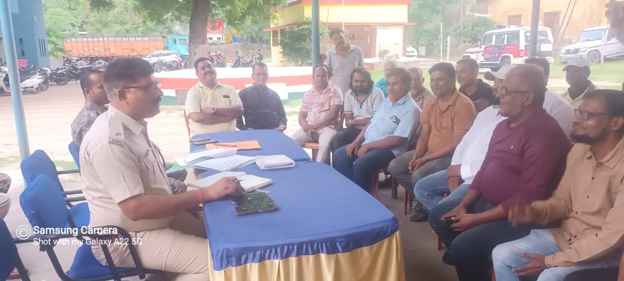 मुहर्रम पर दिखेगी गंगा-जमुनी तहजीब: चिरकुंडा में बंगाल-झारखंड अखाड़ा कमेटियों संग पुलिस की बैठक, शांतिपूर्ण पर्व के लिए खाका तैयार